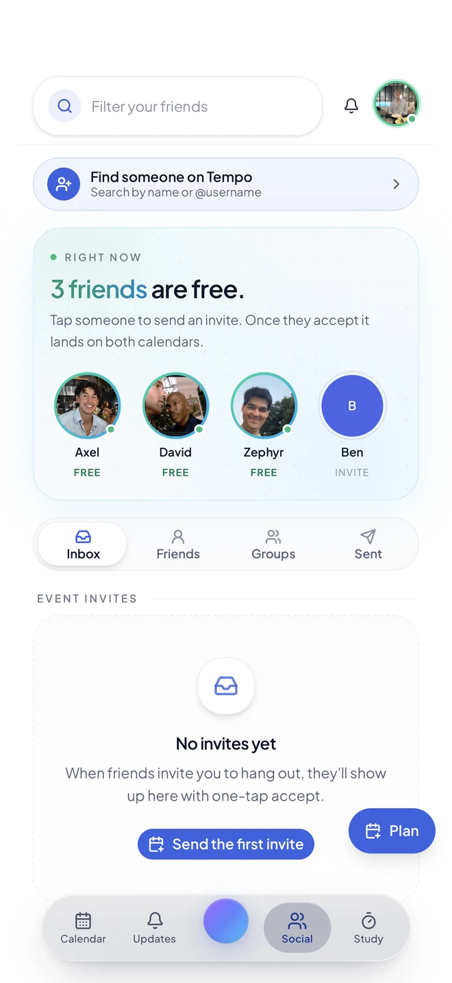 Tempo social tab showing three friends currently free with their avatars and an invite button.
